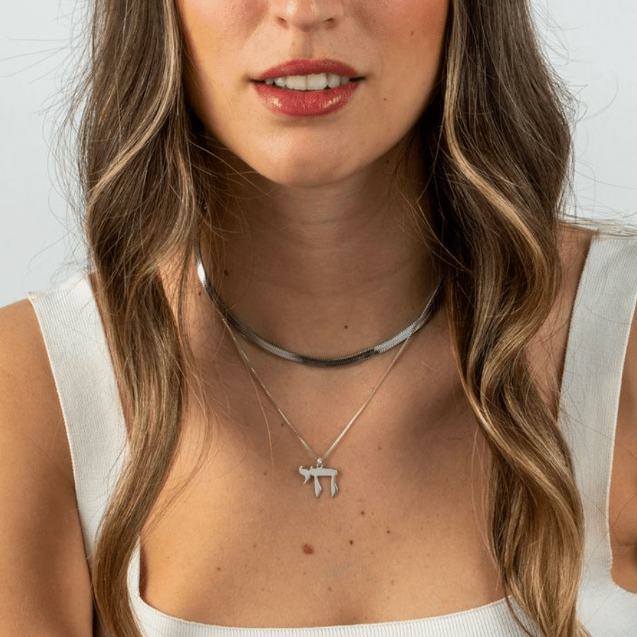 woman wearing a high necklace in sterling silver