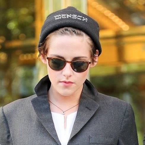 Kristen wearing the Mensch_Beanie_Black